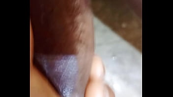 Wetjuicypussy1 a nigerian girl ask this man to give her 20 000 for sex and the man do not have the money him has to go on masupaytion in his house