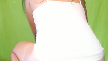 Mi joven vecina latina me llamo para arreglar una tubería en su casa ¡y la encuentro así ¿que hubieran hecho ustedes el mejor maldito día de mi vida que culote tiene la vecina