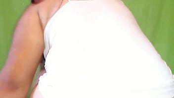 Mi joven vecina latina me llamo para arreglar una tubería en su casa ¡y la encuentro así ¿que hubieran hecho ustedes el mejor maldito día de mi vida que culote tiene la vecina