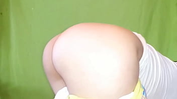 Mi joven vecina latina me llamo para arreglar una tubería en su casa ¡y la encuentro así ¿que hubieran hecho ustedes el mejor maldito día de mi vida que culote tiene la vecina