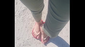 La chaleur revient du coup on sort les claquettes La chaleur revient du coup on sort les claquettes