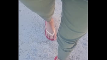 La chaleur revient du coup on sort les claquettes La chaleur revient du coup on sort les claquettes