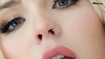 Rubia de cuerpo natural coge de forma espectacular