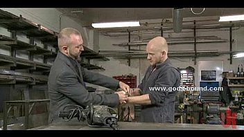 Gay Boss Dressed In Tight Leather Sex thumbnail