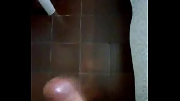 Batendo punheta e gozando parte 02