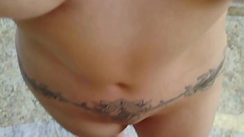 Casada safada passando a buceta do pau do enteado que não resistiu e enfiou o pau na buceta da madrasta