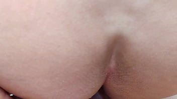 Casada safada passando a buceta do pau do enteado que não resistiu e enfiou o pau na buceta da madrasta