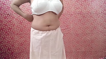 Aunty caught nephew's big dick while he closing her bra hook