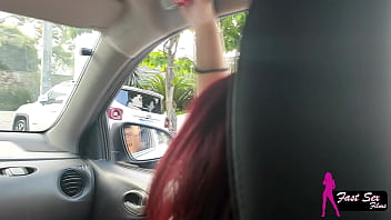 Mostrei minha raba na rua e o entregador de aplicativo me chupou no carro i showed my ass on the street and the app delivery guy sucked me off in the car