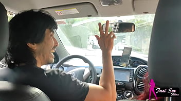 Mostrei minha raba na rua e o entregador de aplicativo me chupou no carro i showed my ass on the street and the app delivery guy sucked me off in the car