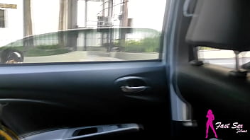 Mostrei minha raba na rua e o entregador de aplicativo me chupou no carro i showed my ass on the street and the app delivery guy sucked me off in the car