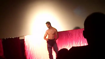 X Gogo Pau Duro Na Calça I thumbnail