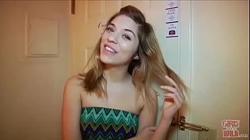 Shy girls goes 2 fingers deep