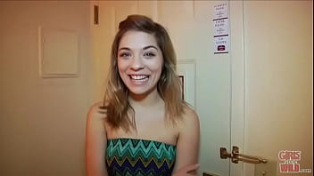 Shy girls goes 2 fingers deep