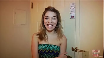 Shy girls goes 2 fingers deep