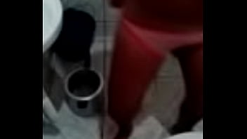 Masturbando no banheiro