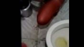 Masturbando no banheiro