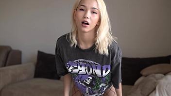 Wet asian pussy in stockings