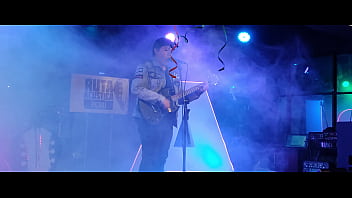 Partiendo el escenario con el tema de corazon de obsidiana