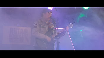 Partiendo el escenario con el tema de corazon de obsidiana