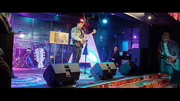 Partiendo el escenario con el tema de corazon de obsidiana