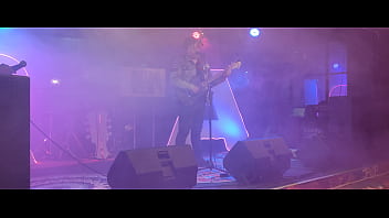 Partiendo el escenario con el tema de corazon de obsidiana