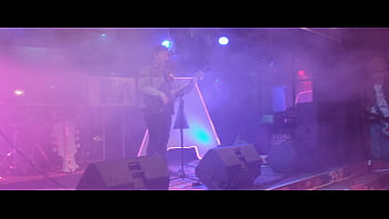 Partiendo el escenario con el tema de corazon de obsidiana