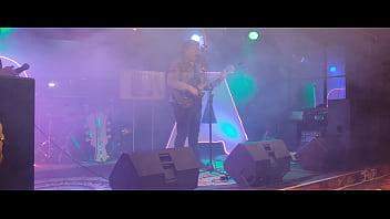 Partiendo el escenario con el tema de corazon de obsidiana