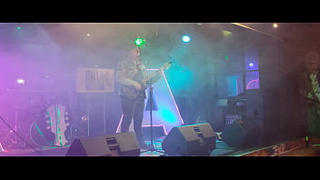 Partiendo el escenario con el tema de corazon de obsidiana