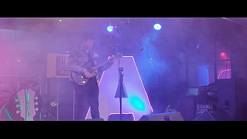 Partiendo el escenario con el tema de corazon de obsidiana