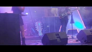 Partiendo el escenario con el tema de corazon de obsidiana