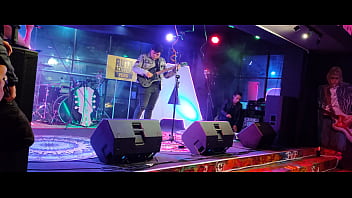 Partiendo el escenario con el tema de corazon de obsidiana