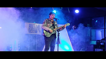 Partiendo el escenario con el tema de corazon de obsidiana