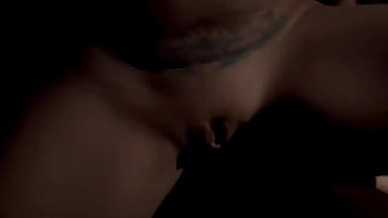 Chamei um desconhecido para um passeio misterioso e fiz uma dupla penetração com dois bbc