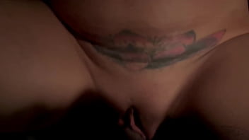 Chamei um desconhecido para um passeio misterioso e fiz uma dupla penetração com dois bbc