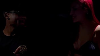 Chamei um desconhecido para um passeio misterioso e fiz uma dupla penetração com dois bbc