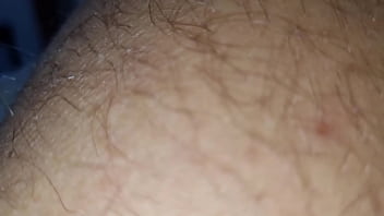 Amatoriale sborrata mattutina mi sono svegliato arrapato e mi sono segato ho svuotato le mie grosse palle con una bella sborrata