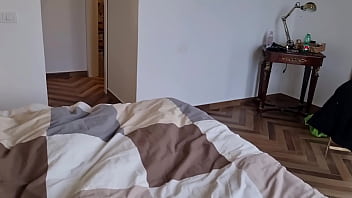 Amatoriale sborrata mattutina mi sono svegliato arrapato e mi sono segato ho svuotato le mie grosse palle con una bella sborrata