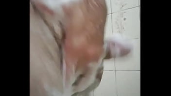 Depois de um fds tenso cheio negócio é um banho bem tomado pra relaxar #xotaawards #pintosaward #punheta #littledick