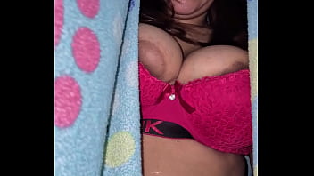 Estoy en la casa de mi amigo; mientras todos están al lado yo me follo a keilimar Estoy en la casa de mi amigo; mientras todos están al lado yo me follo a keilimar