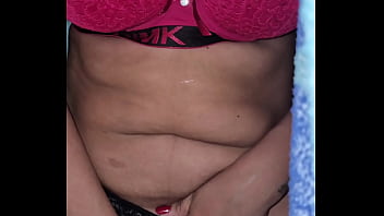 Estoy en la casa de mi amigo; mientras todos están al lado yo me follo a keilimar