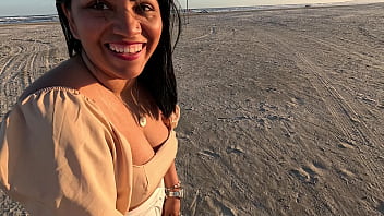 Lotando o cuzinho da foda anal na praia no pelo e sem dó