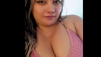 Mujer de pechos grandes