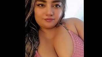 Mujer de pechos grandes