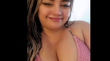 Mujer de pechos grandes