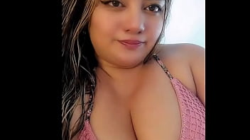 Mujer de pechos grandes