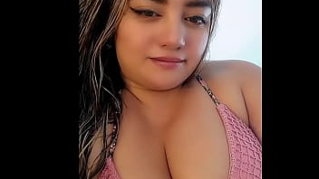 Mujer de pechos grandes