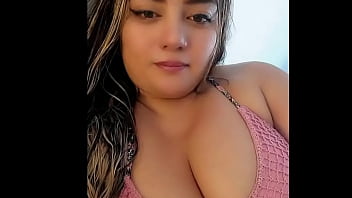 Mujer de pechos grandes