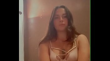 Regarde moi me touchée