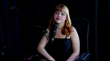 Gostosa faz um stripper sensual e mostra seus lindos peitos fala que tem um tempo que não transa e bate um papo com o apresentador middy watch sheer red